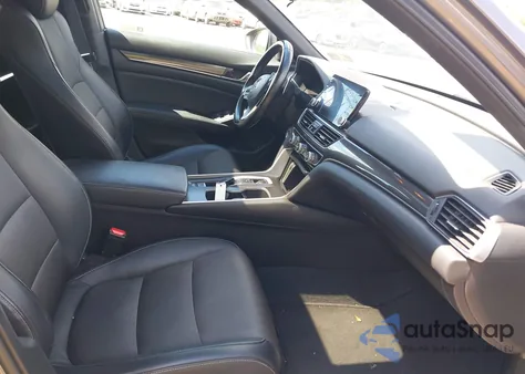 2018 Honda Accord Sport 2.0T z USA, uszkodzony, nr VIN 1HGCV2F36JA052418